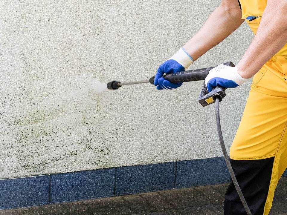 Мытье фасадов: особенности работы, оборудование и средства для клининга