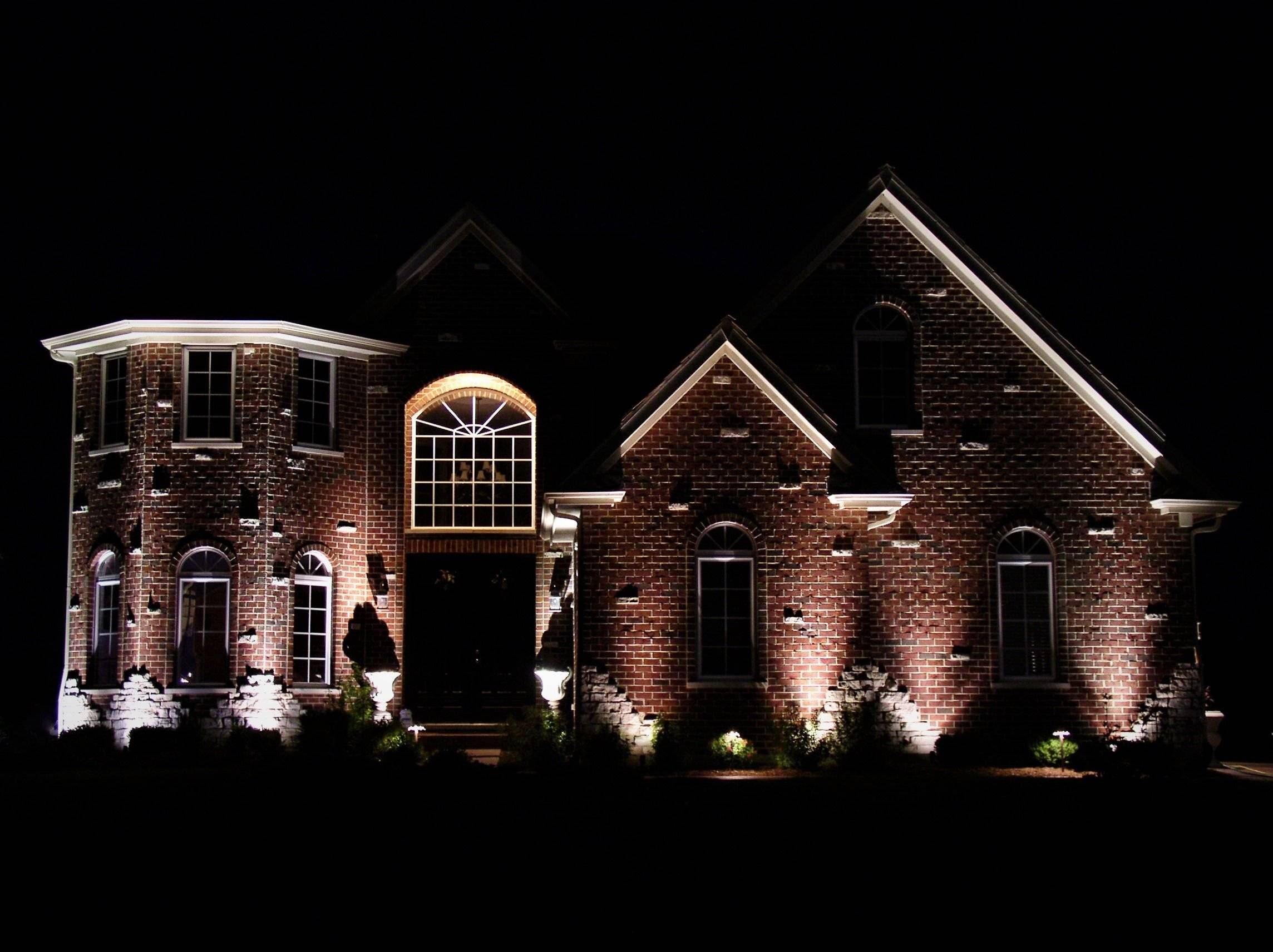 Особенности проектирования и установки архитектурной внешней подсветки фасада дома или здания