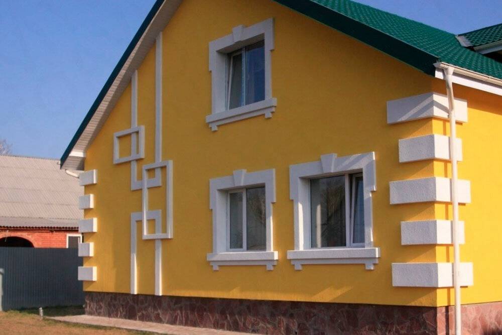 Покраска кирпичного фасада дома снаружи