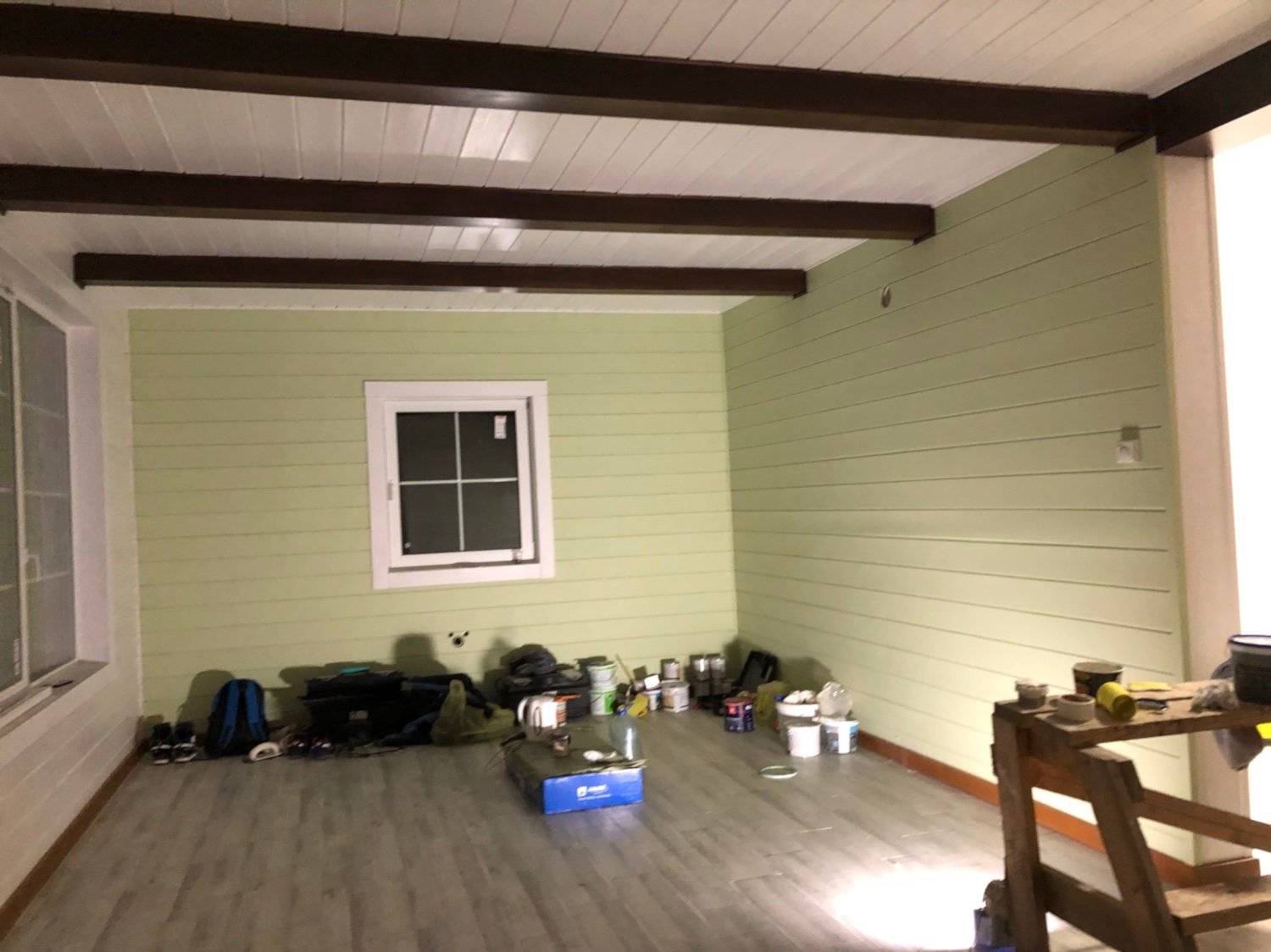 Покраска имитации бруса внутри помещения: как правильно обработать и чем покрасить доски внутри дома