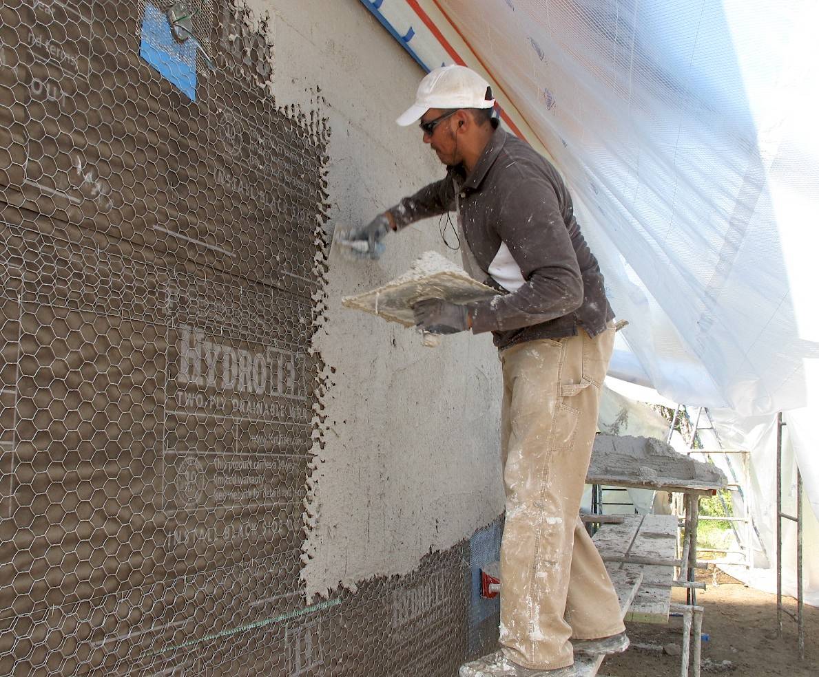 Фасадная шпаклевка для наружных работ: водостойкая морозостойкая шпатлевка на цементной основе под покраску, по бетону и штукатурке
