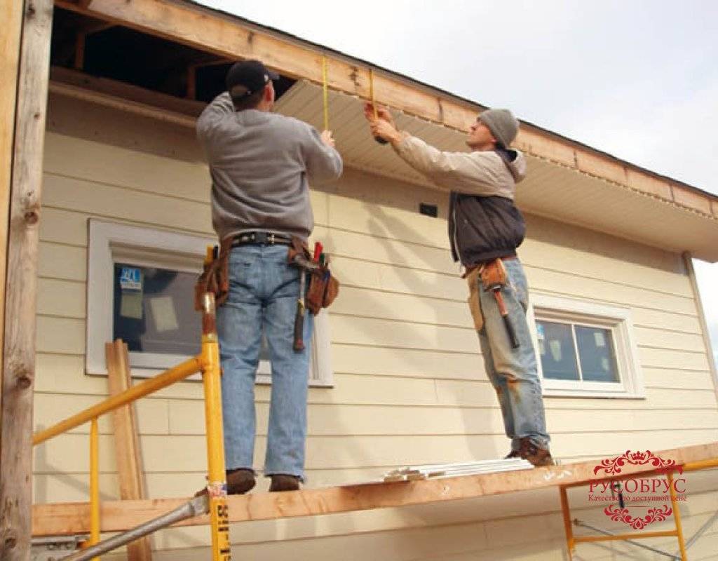 Работы при ремонте деревянного фасада многоквартирного дома
