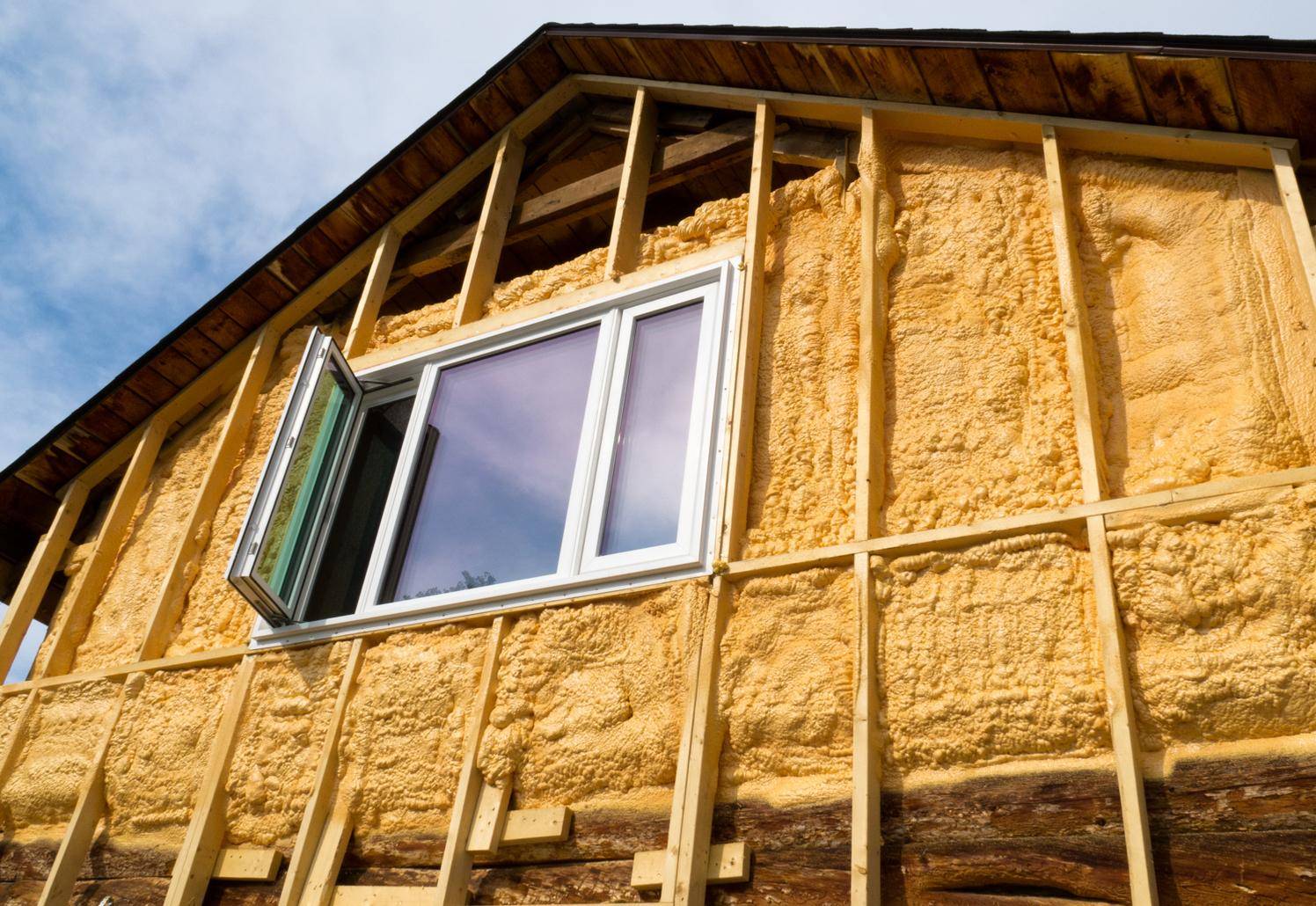 Утепление фасада деревянного дома — каким материалом?