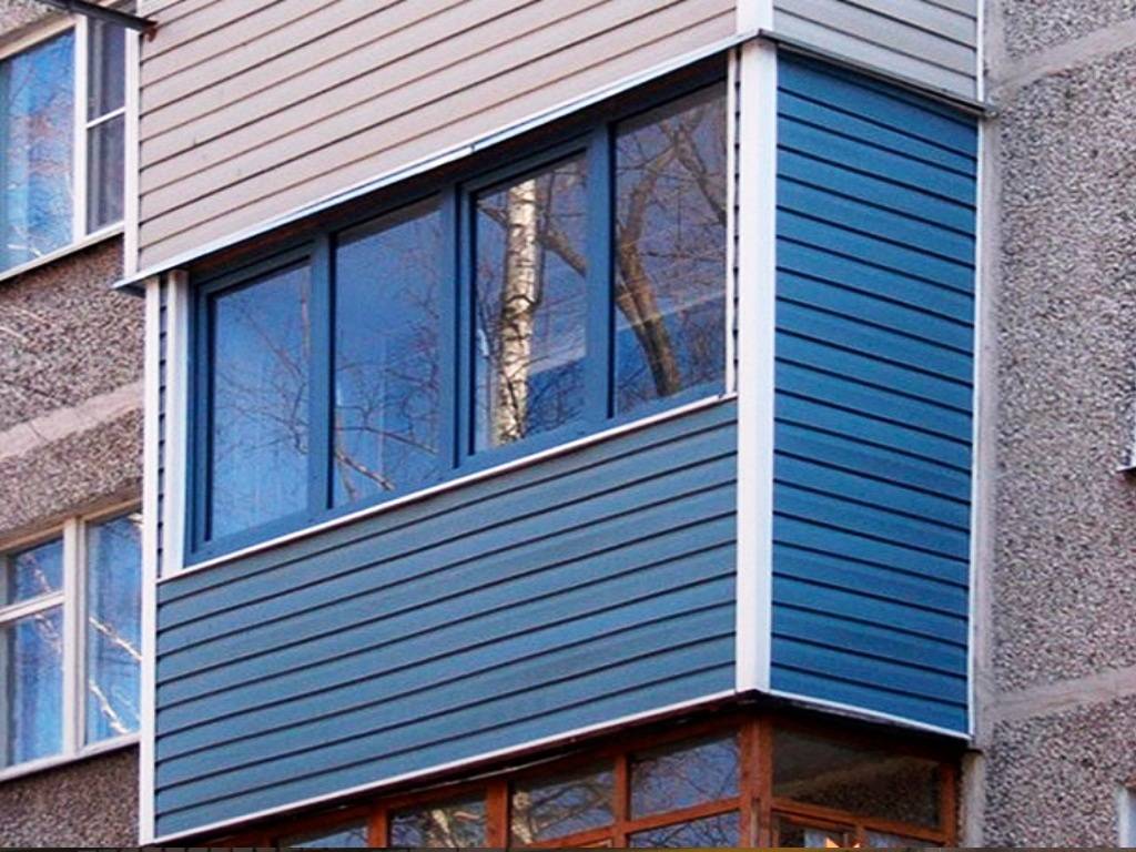 Отделка балкона сайдингом (50 фото): как обшить снаружи цокольным материалом, внешняя и наружная обшивка