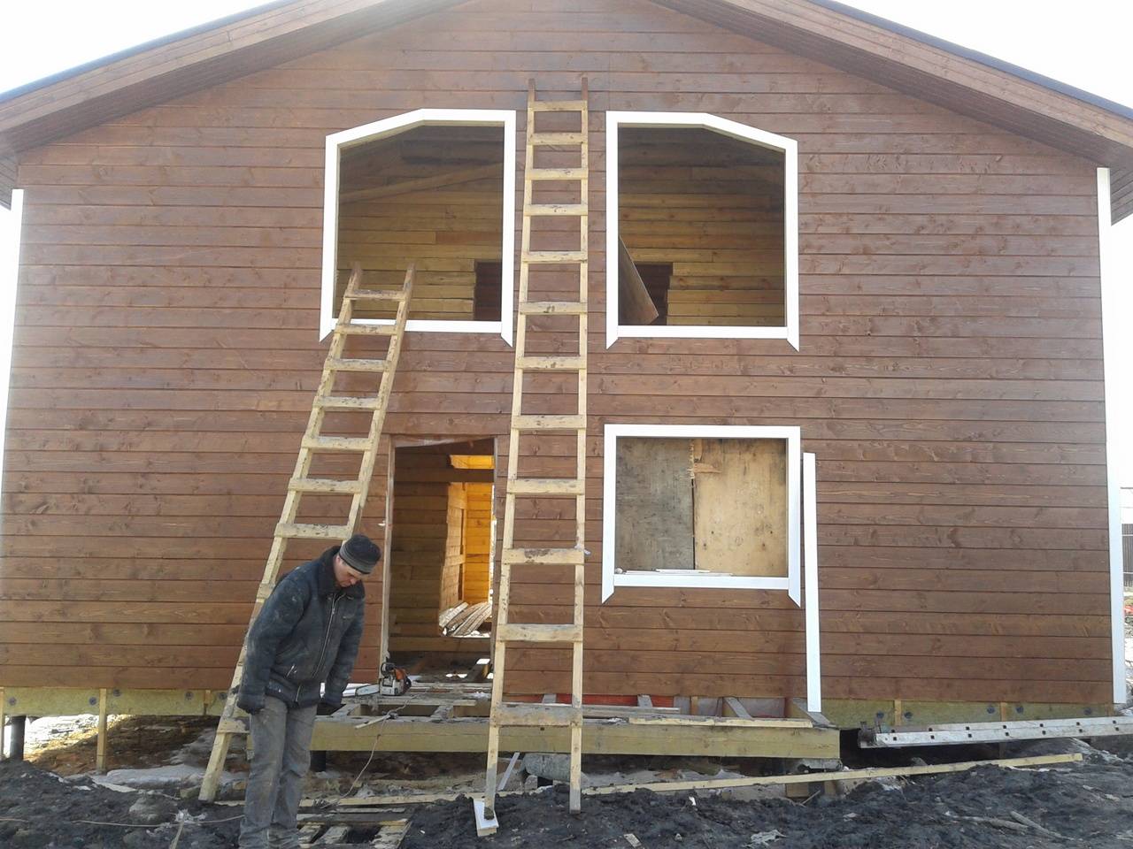 Чем обработать деревянный дом снаружи: рекомендации специалиста