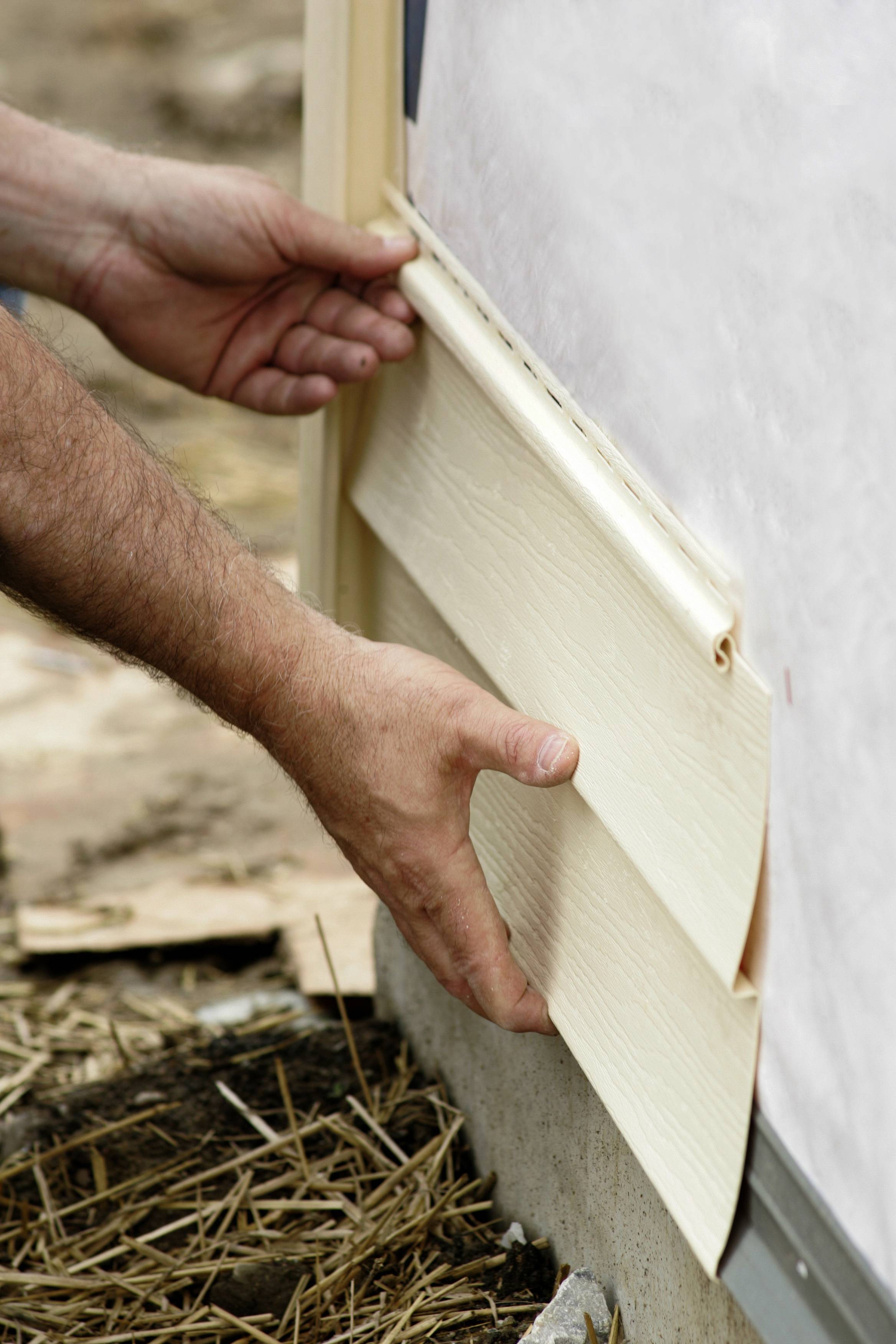 Как снять сайдинг с фасада дома для повторного использования, а также устраняем мелкие дефекты