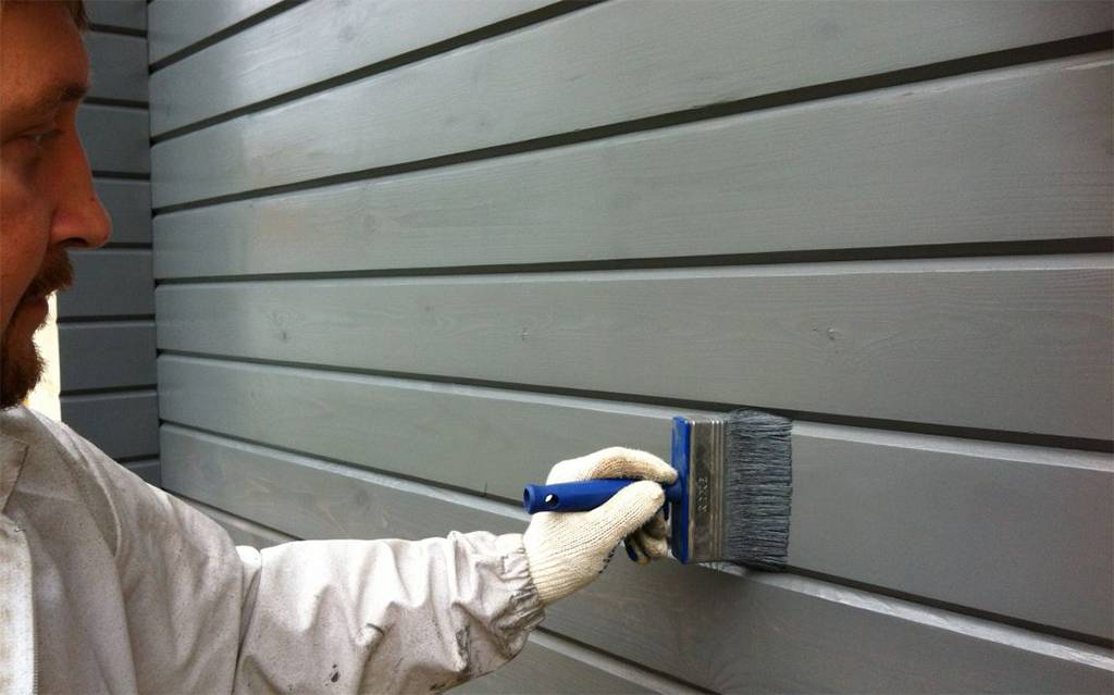 Покраска деревянного дома: как и чем покрасить снаружи и внутри