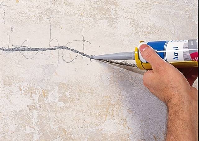Как заделать трещины в стене в штукатурке  причины дефектов - все про гипсокартон