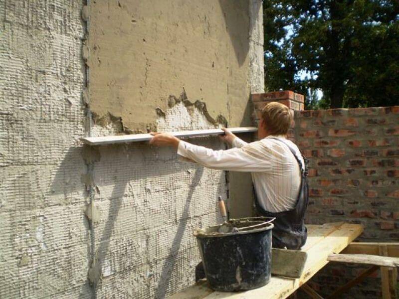 Как штукатурить наружные стены?