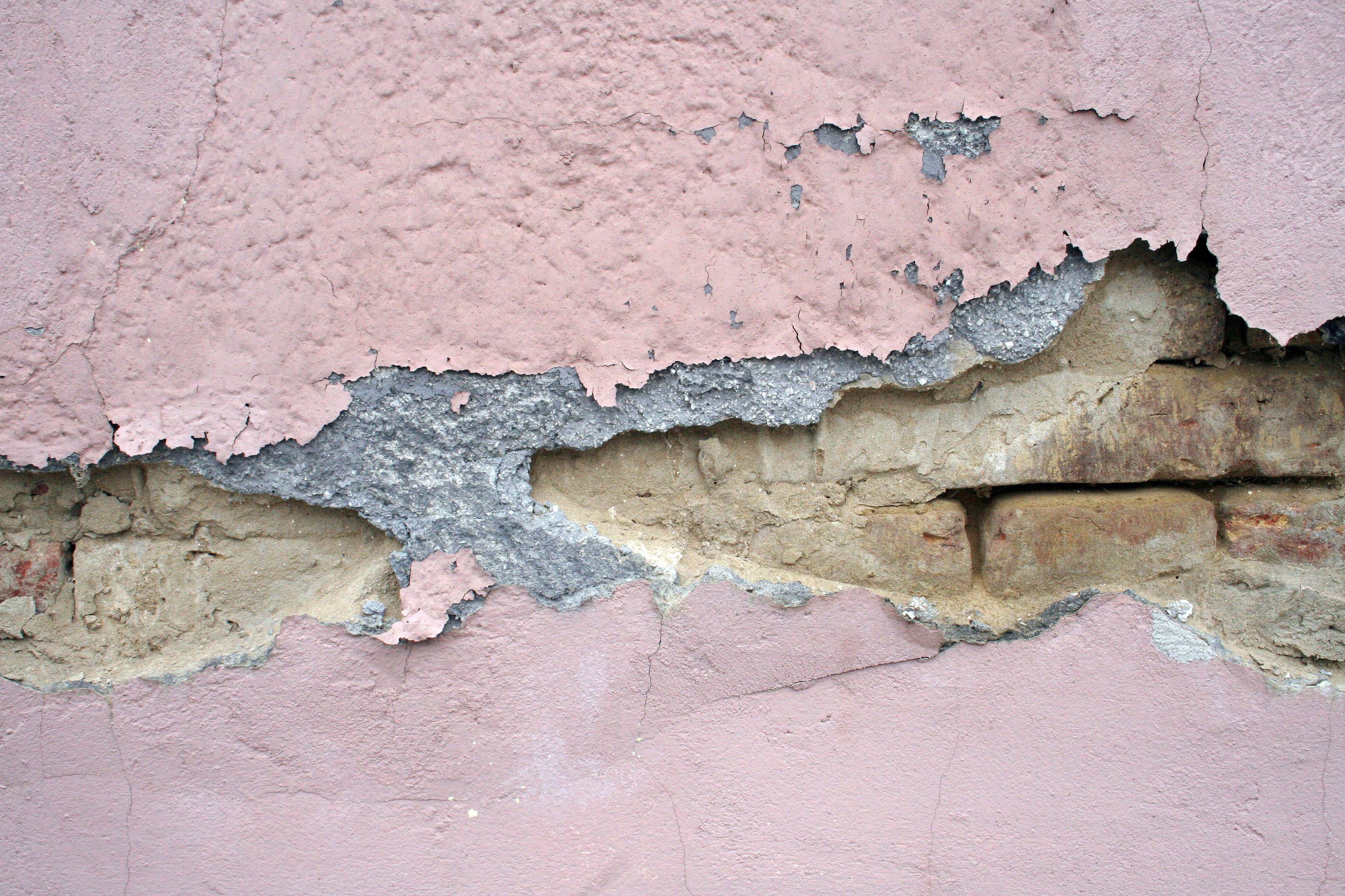 Какой ремонт штукатурки на стенах в жилой комнате в частном доме своими руками: трескается стена внутри или снаружи: пошаговая инструкция +видео