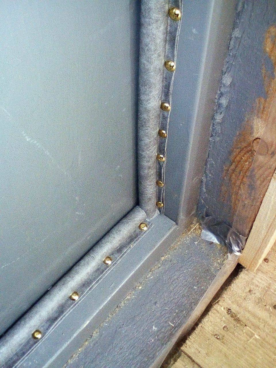 Как утеплить входную металлическую дверь? способы и особенности утепления железной двери в квартире и частном доме