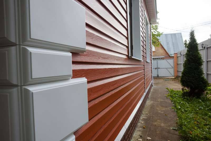 Виды и технические характеристики фасадных панелей пвх для наружной отделки дома