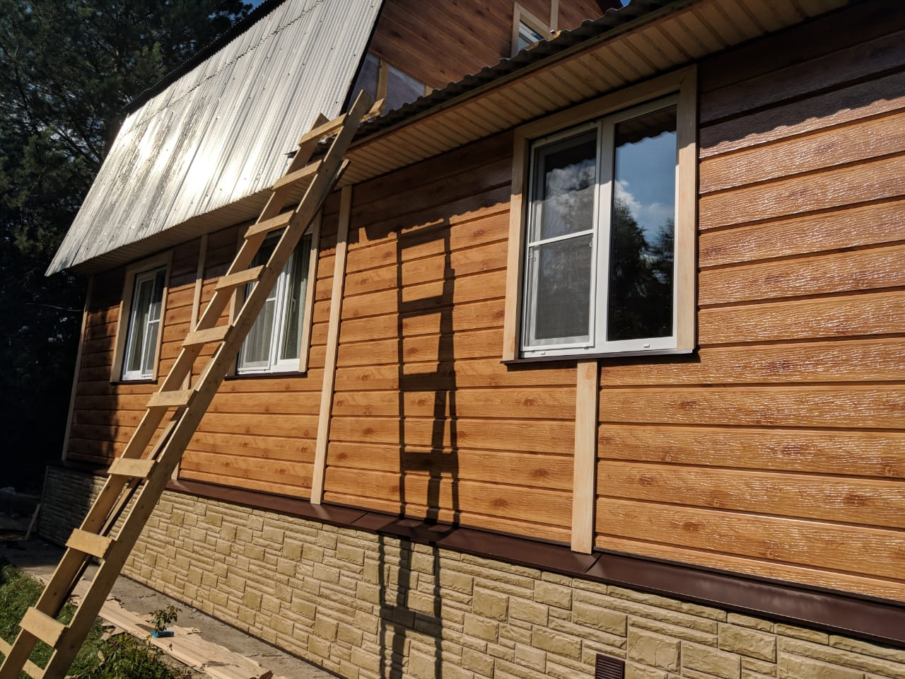 Сайдинг — идеальный вариант обновления фасада деревянного дома