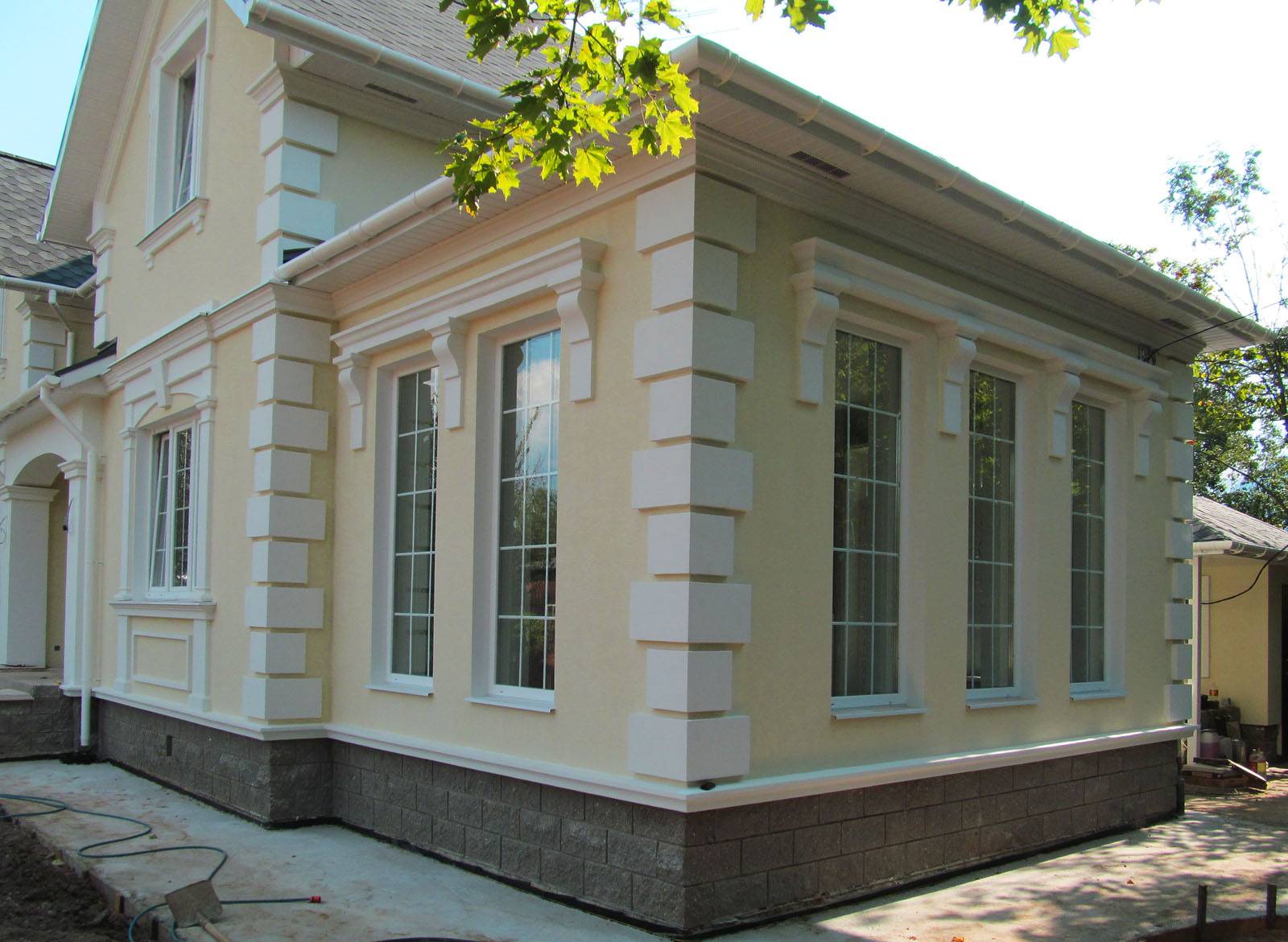 Фасадный декор: особенности оформления | mastera-fasada.ru | все про отделку фасада дома