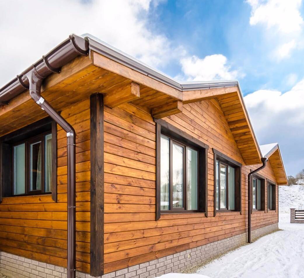 Какой материал лучше для облицовки фасада деревянного дома?