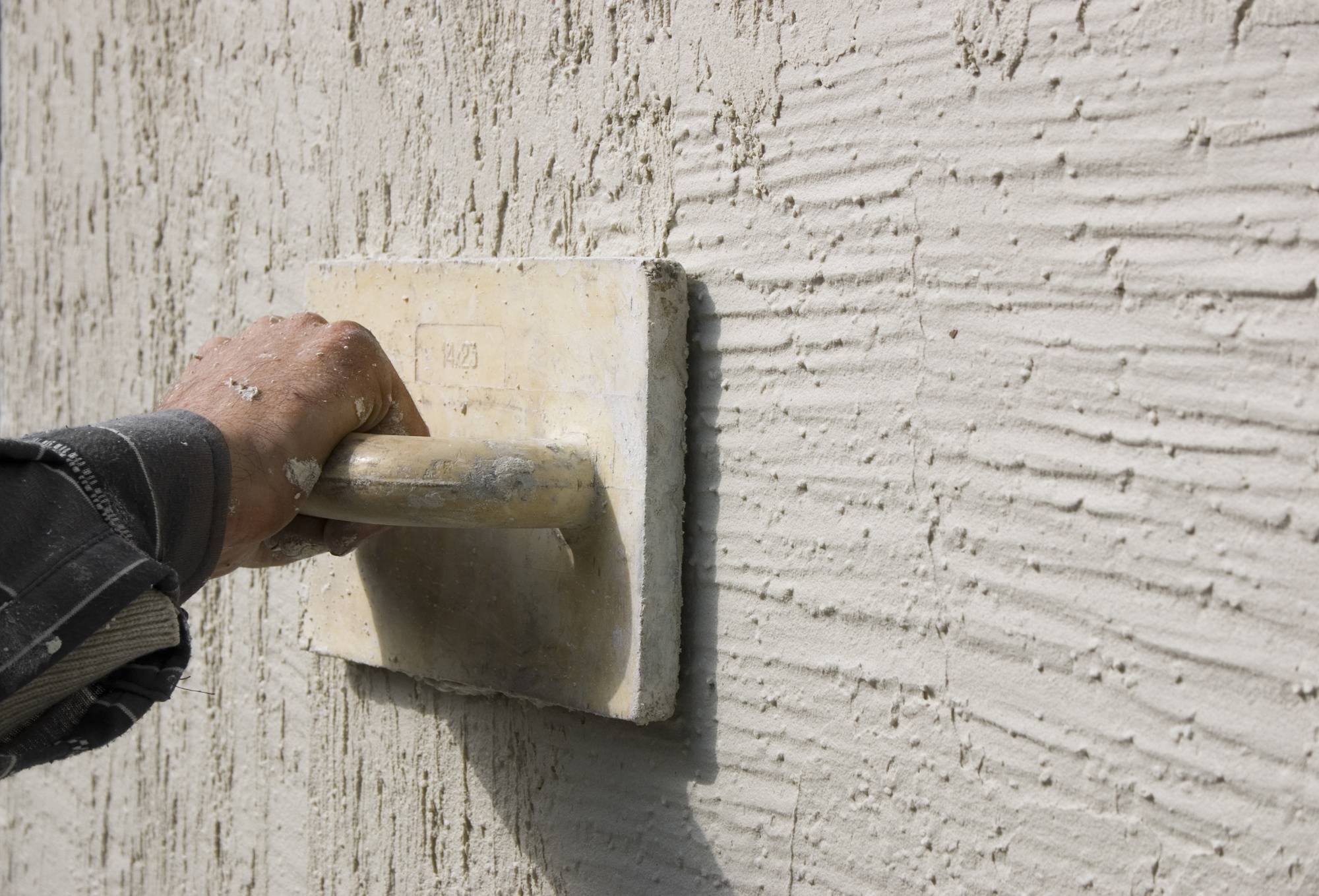 Фасадная шпаклевка для наружных работ: как выбрать и наносить на стены правильно