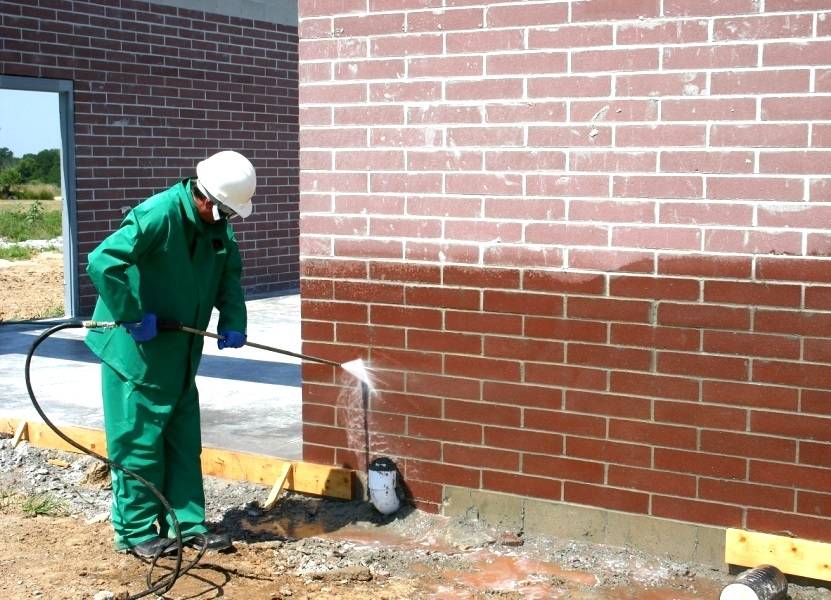 Средства для очистки фасадов: моющие средства и методы очистки