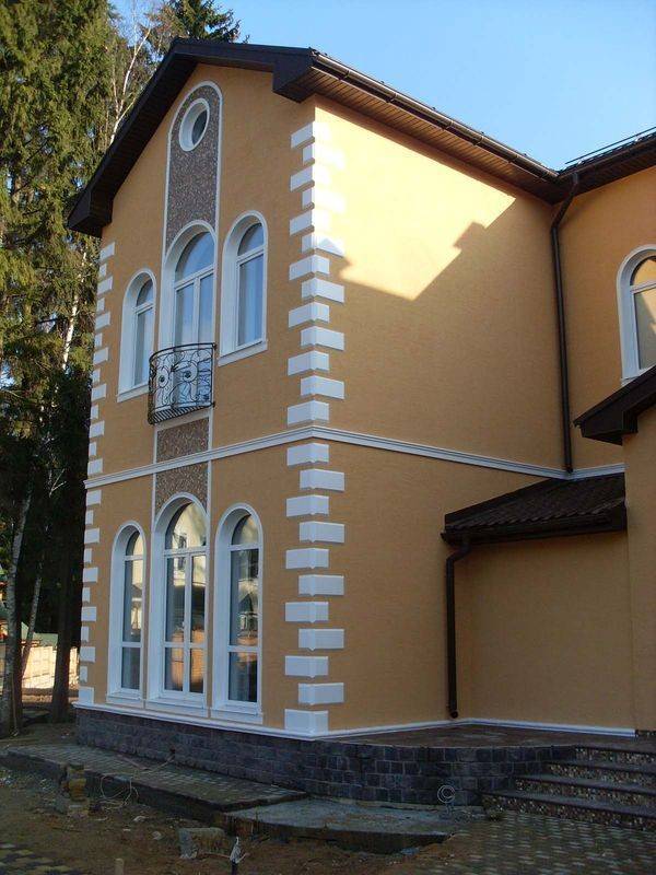 Современный архитектурный декор для фасада дома