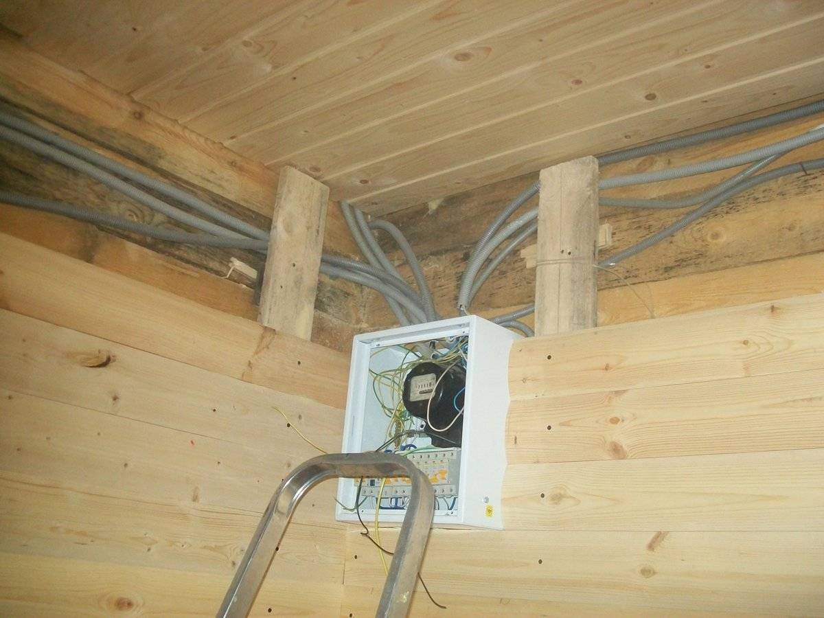 Современная электропроводка в деревянном доме и как ее сделать