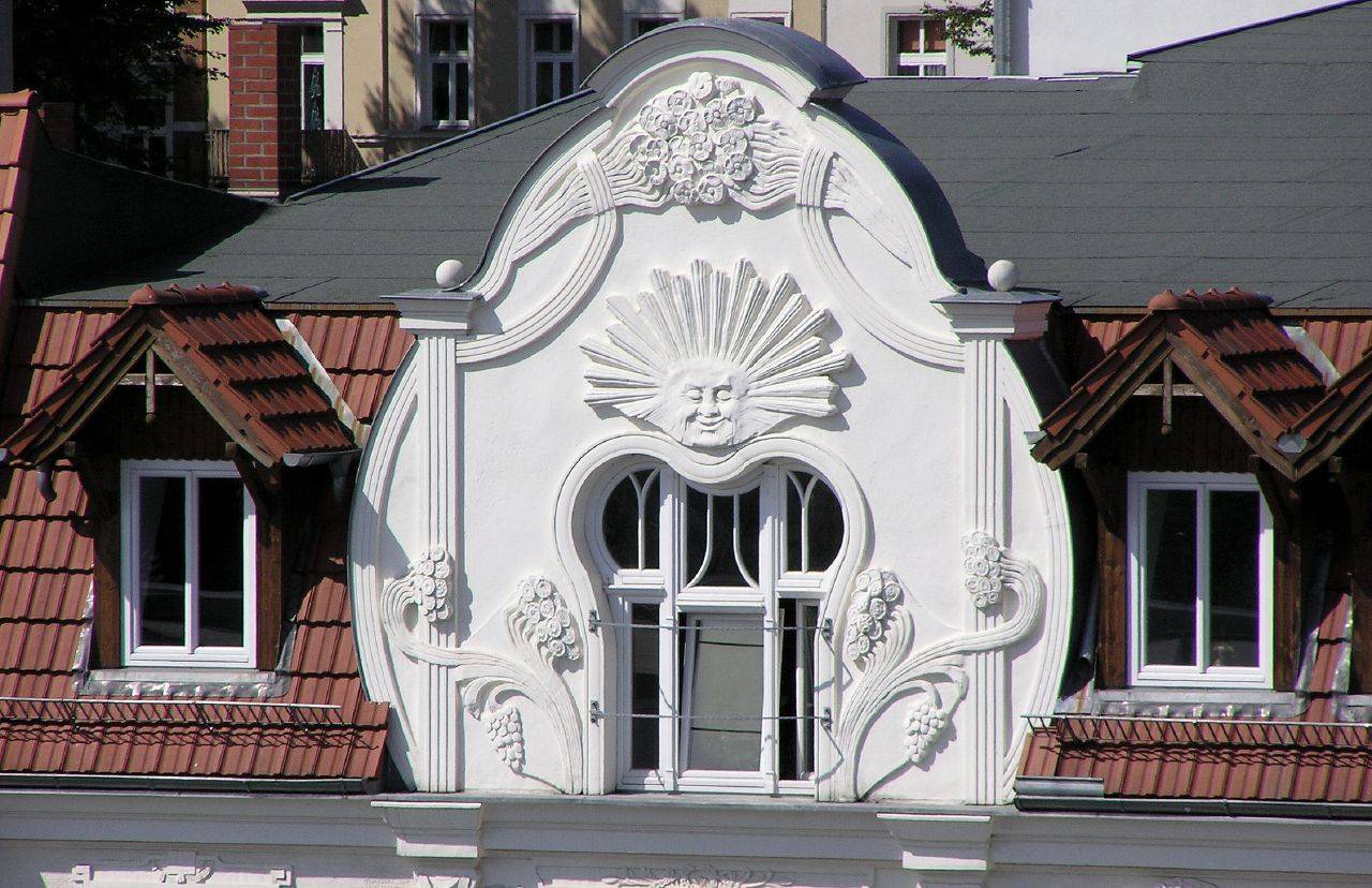 Декоративные элементы для фасада дома, материалы фасадного декора