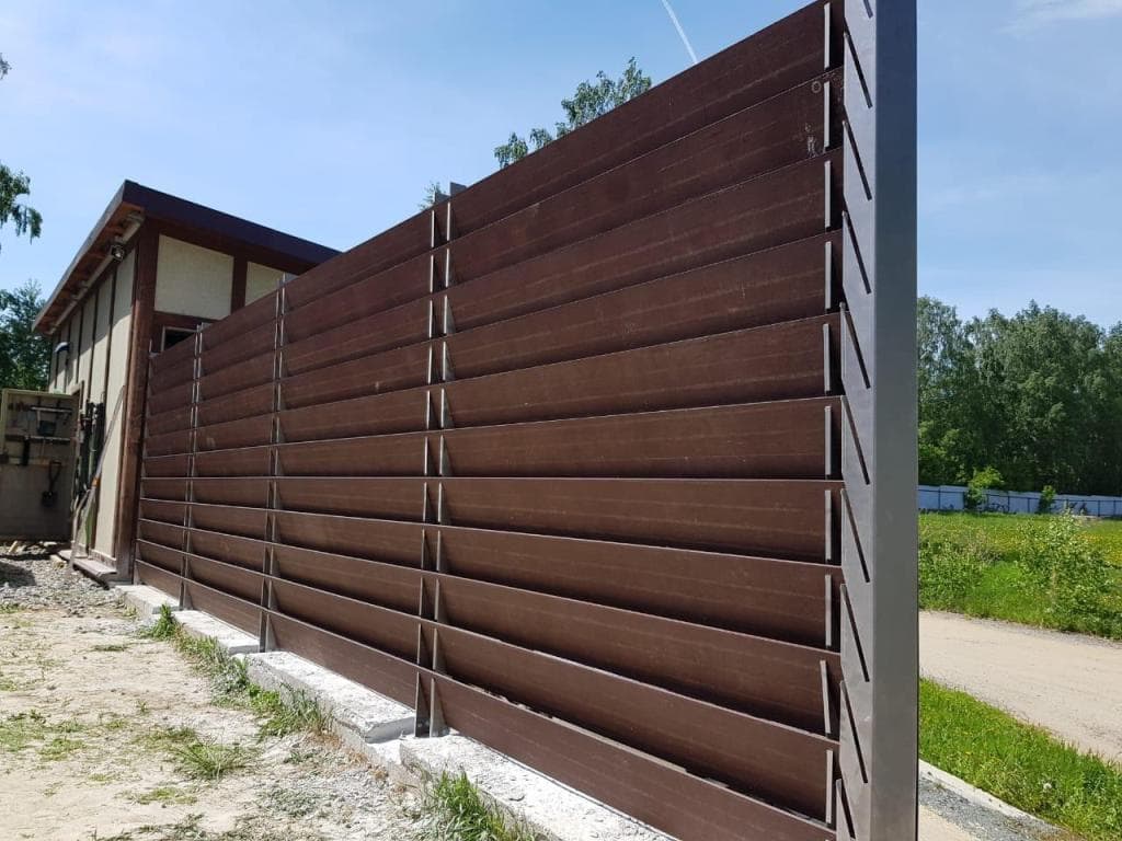 Забор из сайдинга – практичное и интересное решение