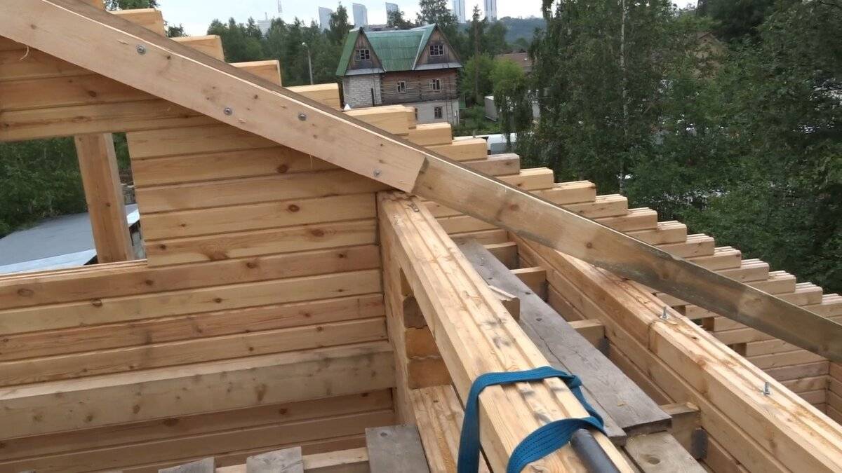 Как сделать фронтон крыши деревянного дома?