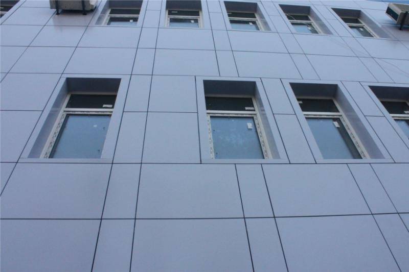 Российские производители композитных алюминиевых панелей для вентилируемых фасадов. сравнительная характеристика свойств и стоимости продукции