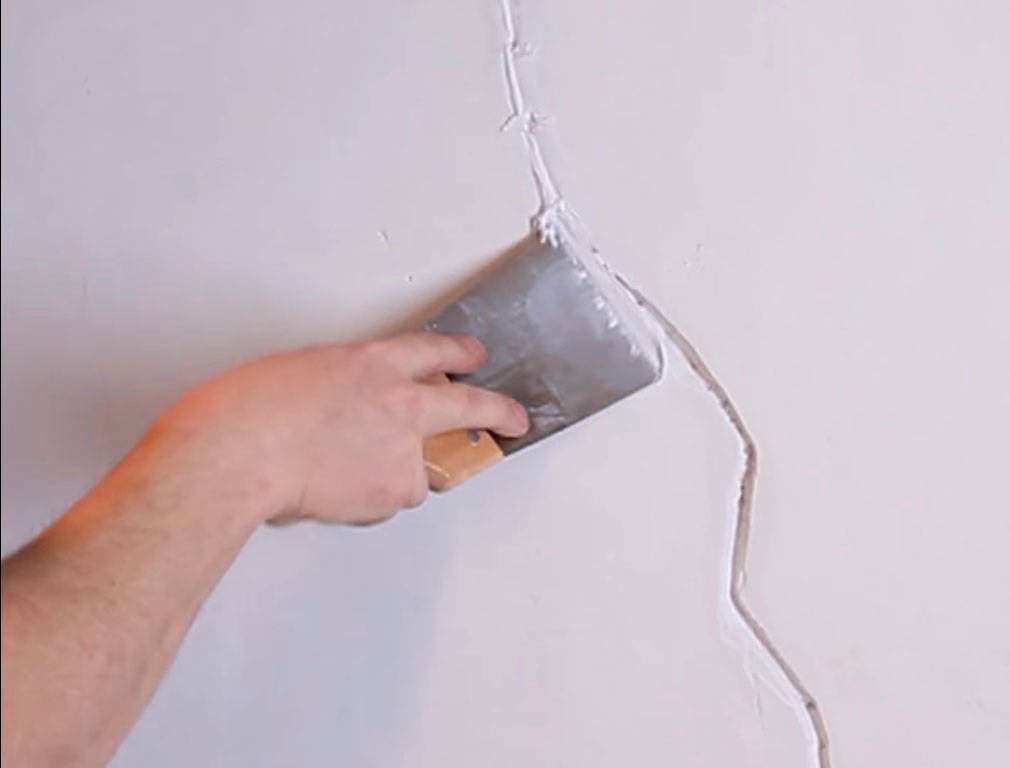 Как заделать трещины в штукатурке на стене после высыхания
