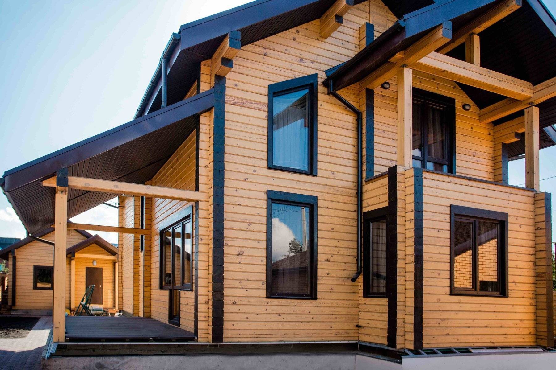 Отделка фасада дома из профилированного бруса – привлекательный внешний вид и дополнительное утепление