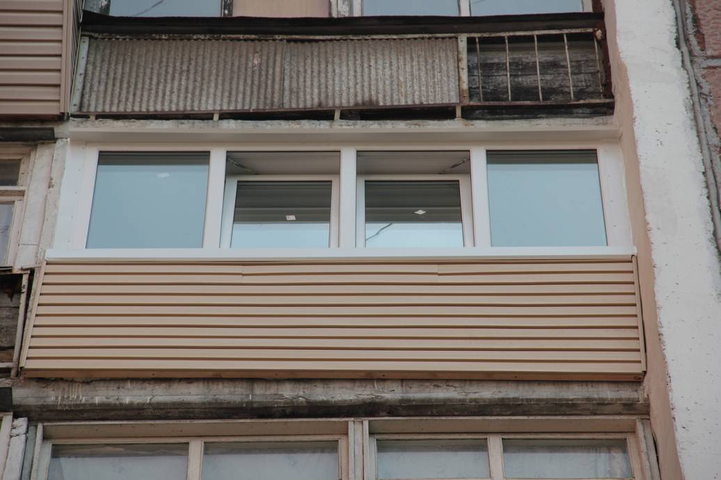 Сайдинг для внутренней отделки: фото монтажных работ внутри помещения на балконах и лоджиях