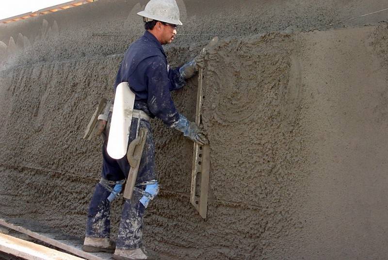 Достоинства и недостатки цементно-песчаной фасадной штукатурки + технология отделки