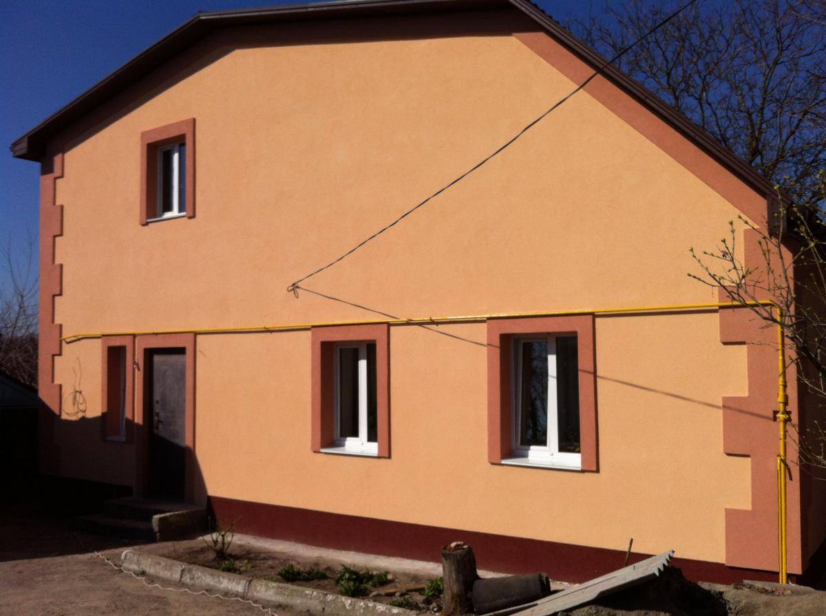 Покраска фасада дома своими руками: типы красок и особенности окрашивания