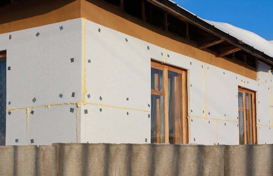 Что лучше для утепления наружных стены дома — пенопласт или пеноплекс?