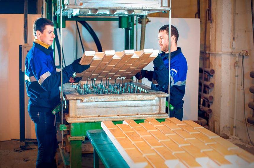 Производство плитки из стекла, в том числе итальянской облицовочной: технология, оборудование, бизнес-план, а также возможность изготовления своими руками