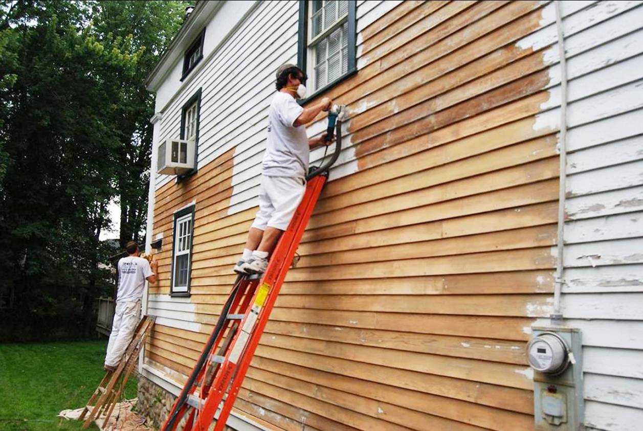 Фасадная краска по дереву для наружных работ: как выбрать, чем лучше покрасить - рейтинг и отзывы