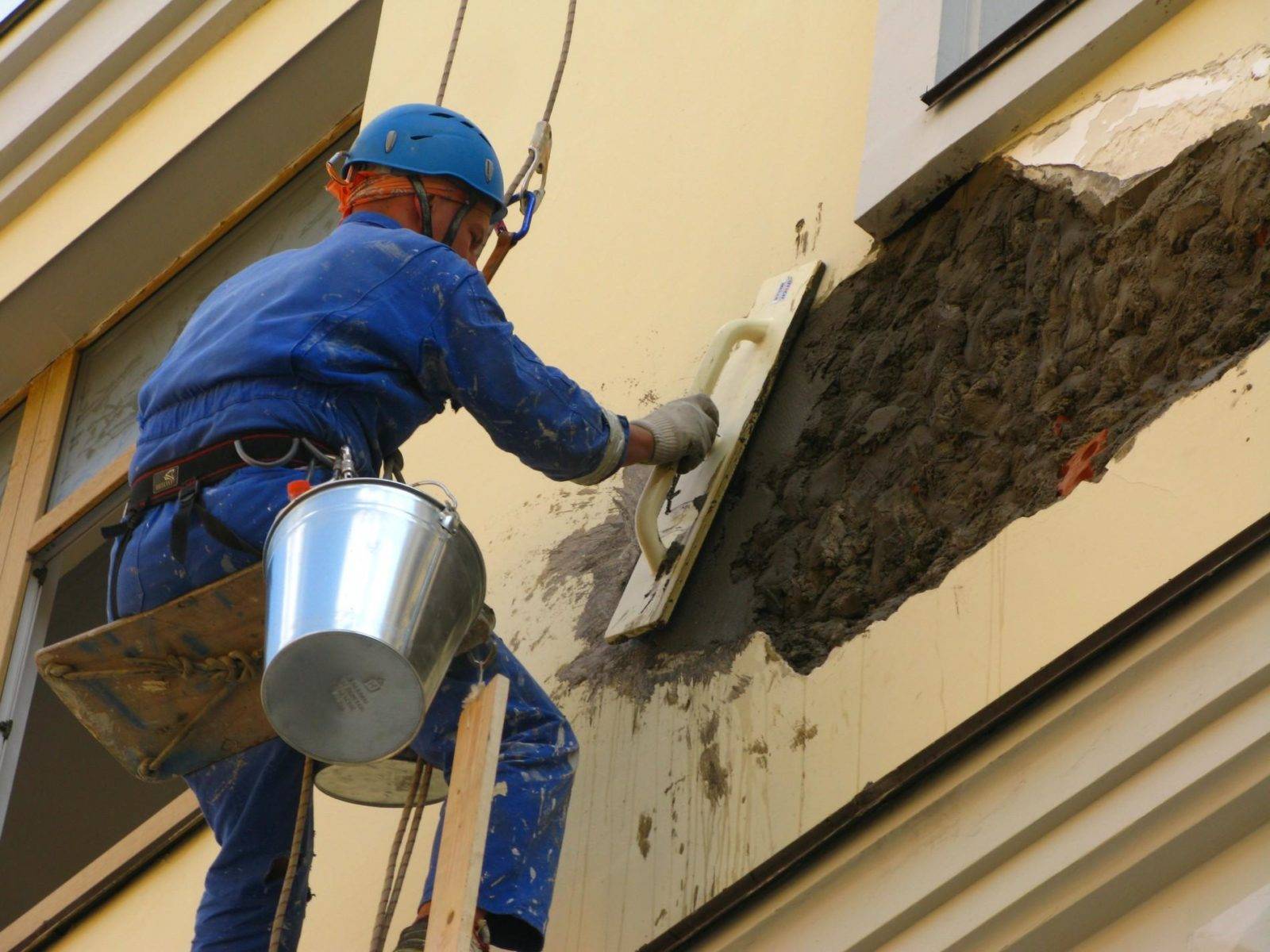 Реставрация фасадов зданий: когда необходима, как ее сделать