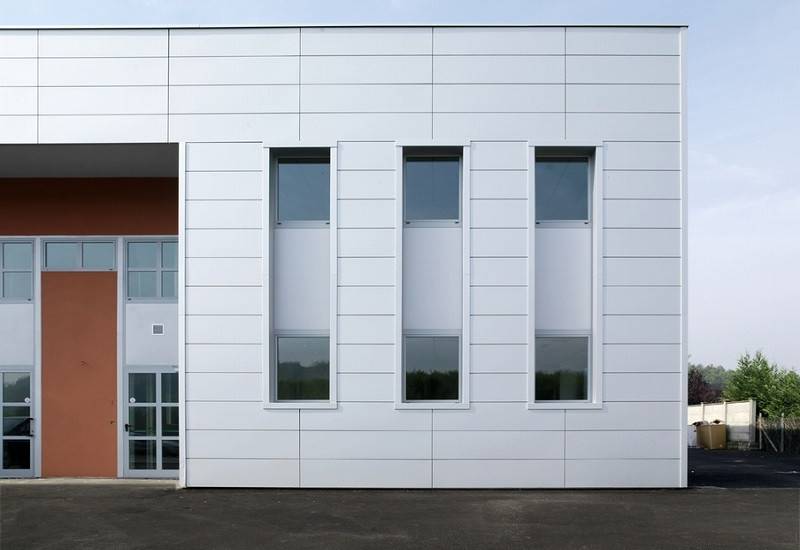 Разновидности подсистем и монтаж вентилируемых фасадов из алюминиевых композитных панелей