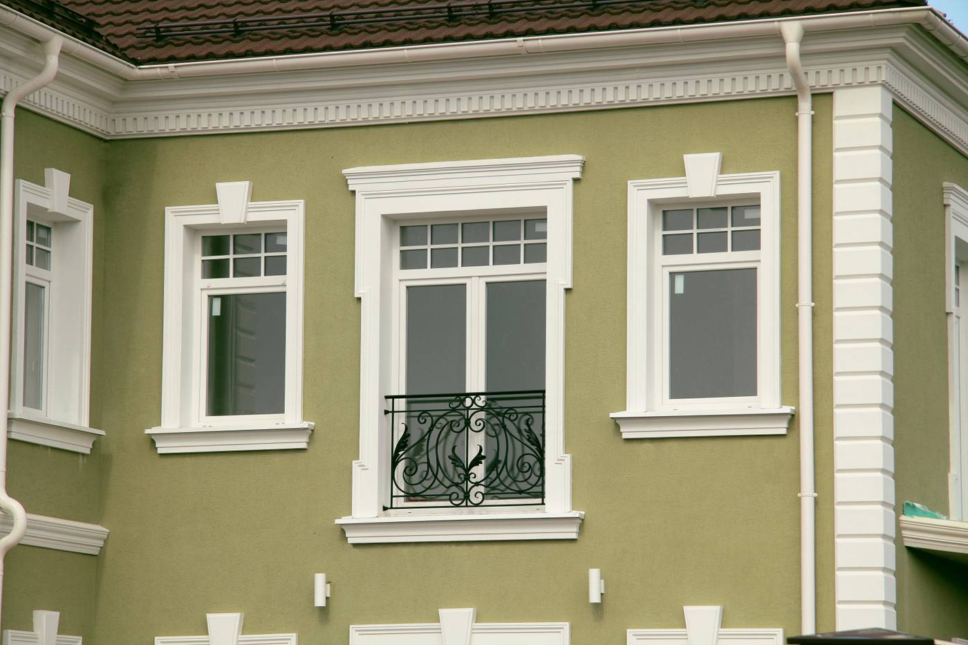 Разнообразие фасадного декора для наружной отделки дома
