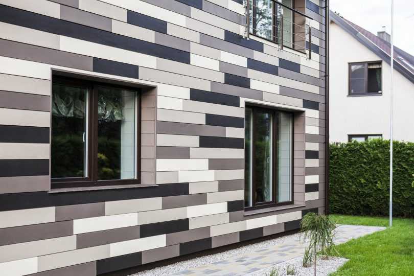 Металлические фасадные панели для наружной отделки дома: плюсы и минусы, монтаж перфорированных панелей на фасад здания