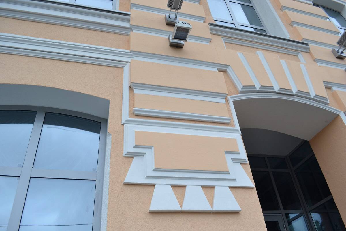Советы по монтажу элементов фасадного декора из пенопласта от компании азбука фасада